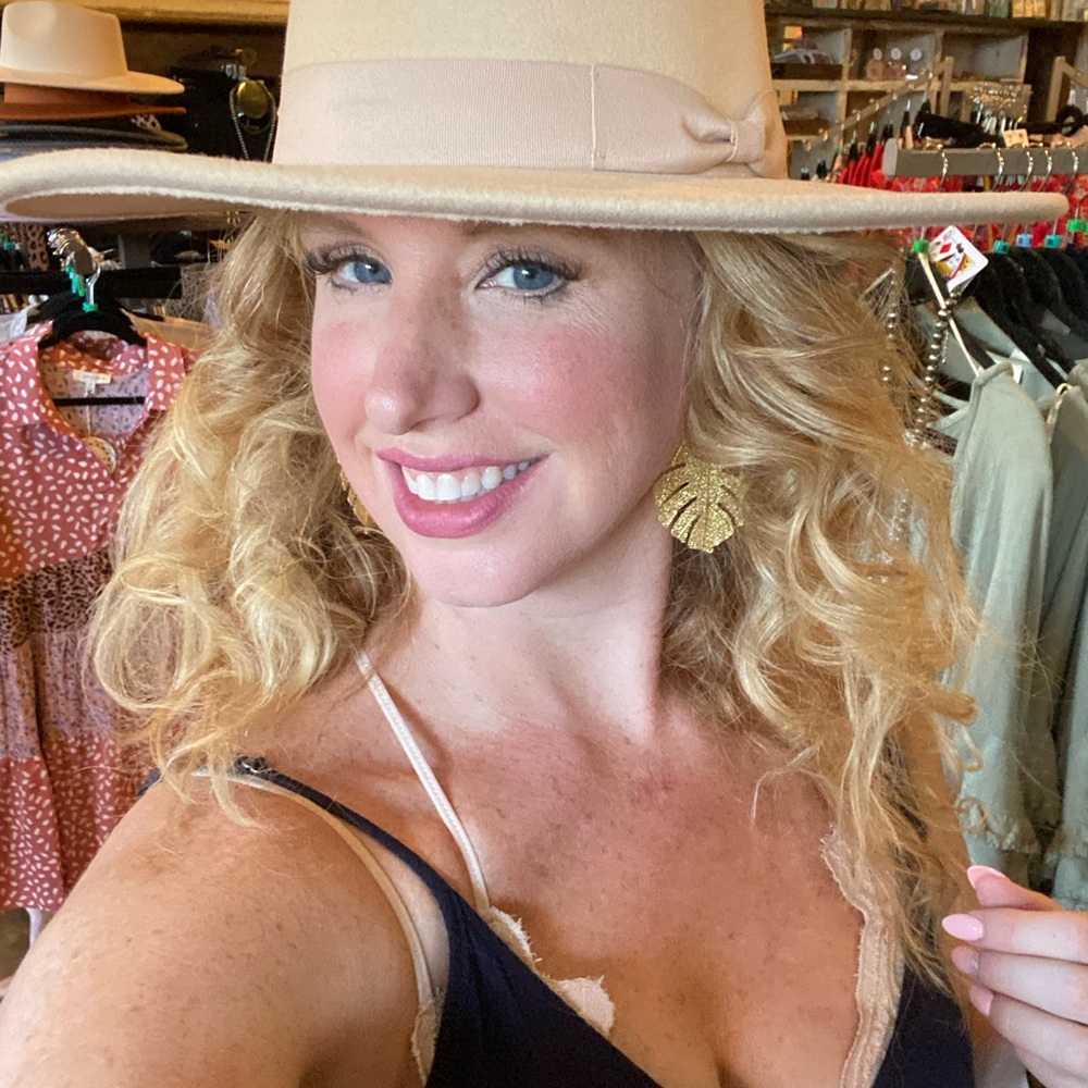 Meet your Posher, Sandi